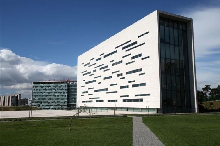 Universidade Nova de Lisboa: Universitas Modern dengan Inovasi Terdepan di Portugal