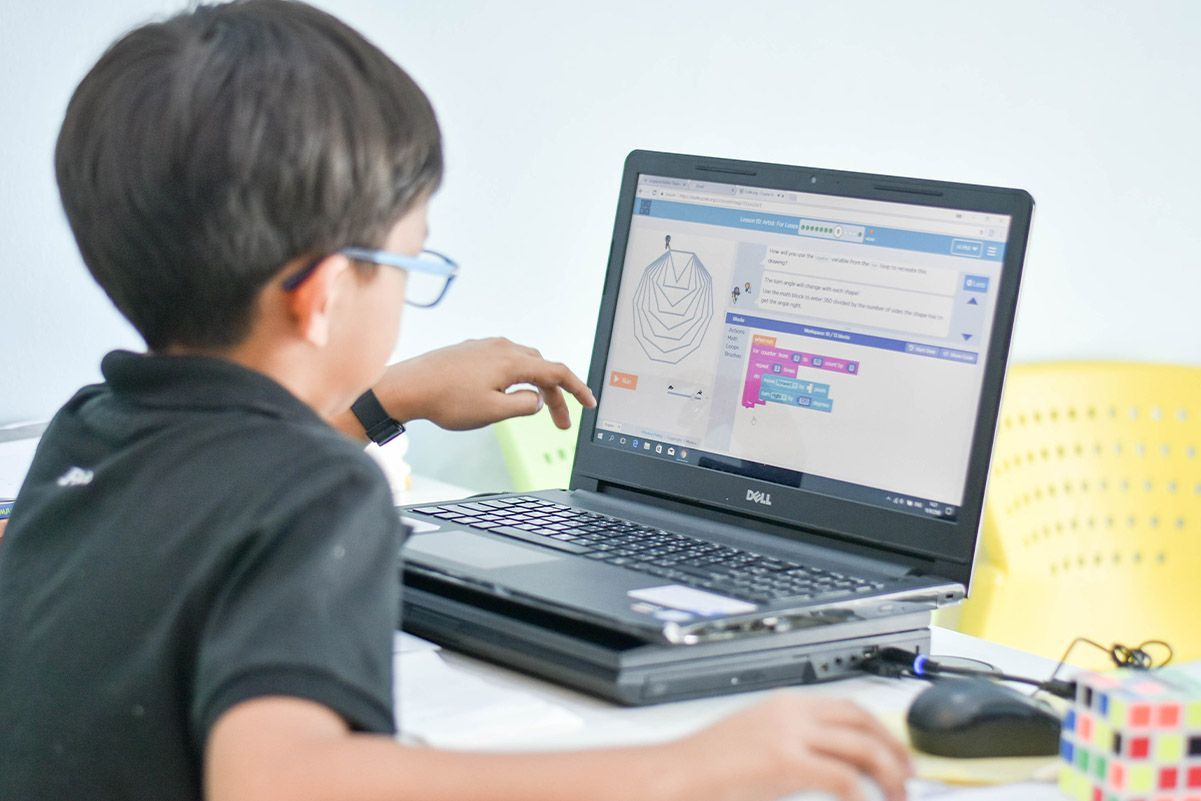 Siswa dan Dunia Coding: Haruskah Semua Bisa Programming?