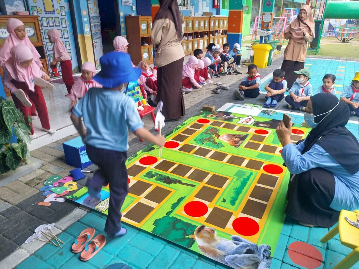 Pendidikan Berbasis Permainan Kota: Anak Belajar Sosiologi dan Ekonomi di Lapangan